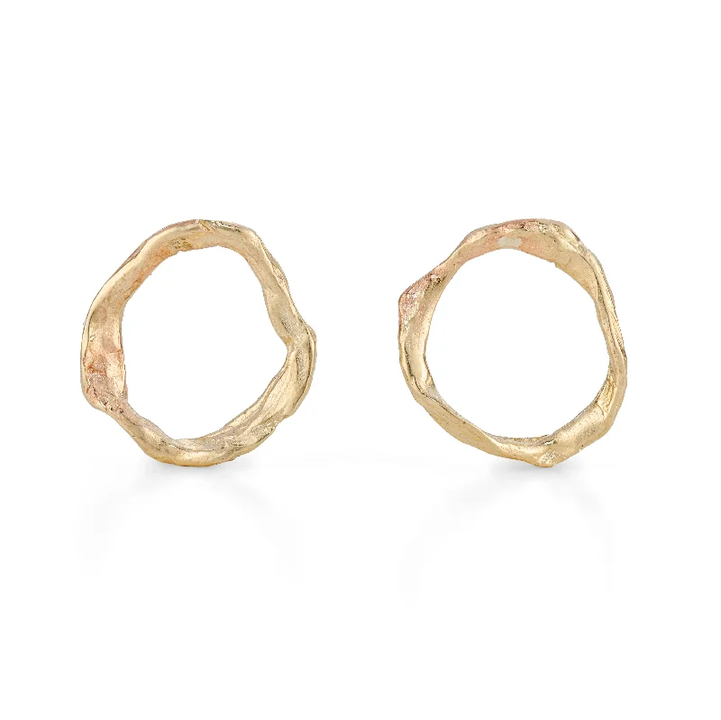 Retro clip earrings-Pebble Circle Studs 9ct Gold