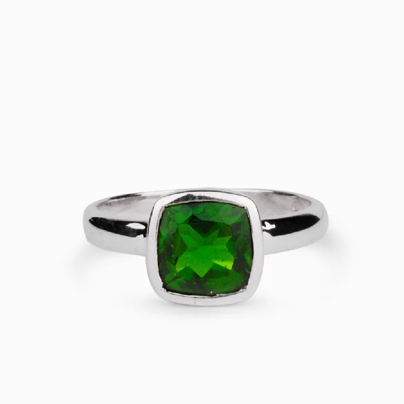 Chrome Diopside Ring