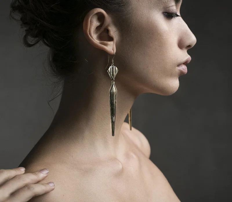 Curved design earrings-deco spire earrings